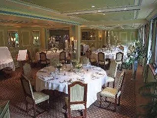 Waldhotel Doldenhorn 호텔 4*