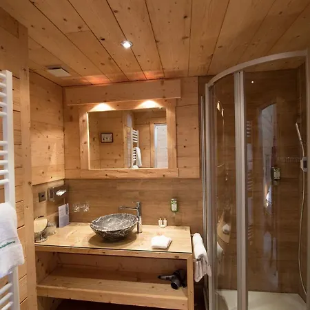 Waldhotel Doldenhorn 호텔 4*