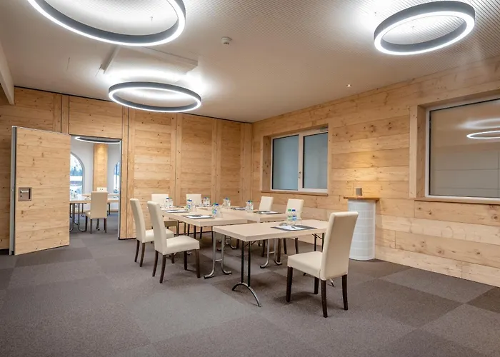 فندق والدهوتيل دولدينورن كاندرستغ